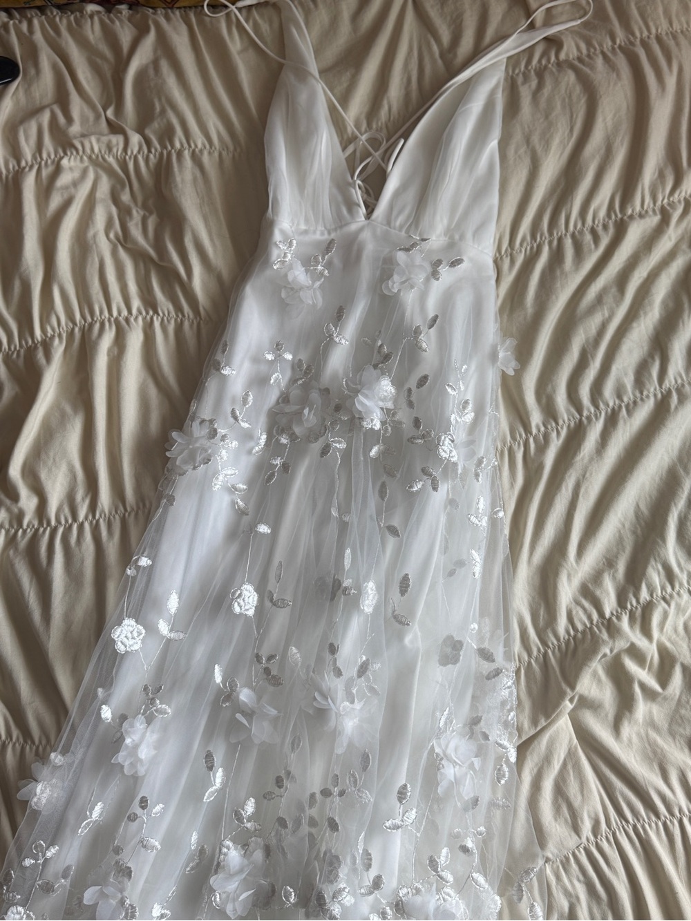 Selfie Leslie White Floral Embroidered Midi Dress